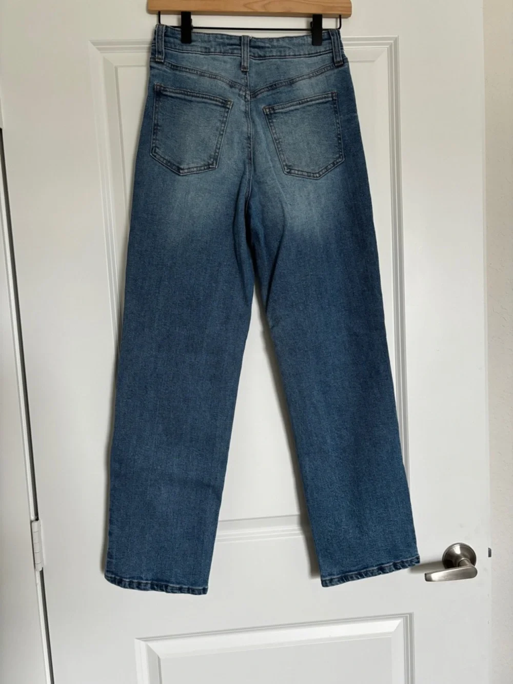 BCBGeneration Skater Straight Jeans in Light Blue Wash - Picture 8 of 8